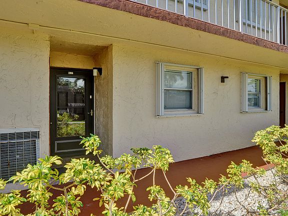 4th image of 700 SE 6th Avenue #106