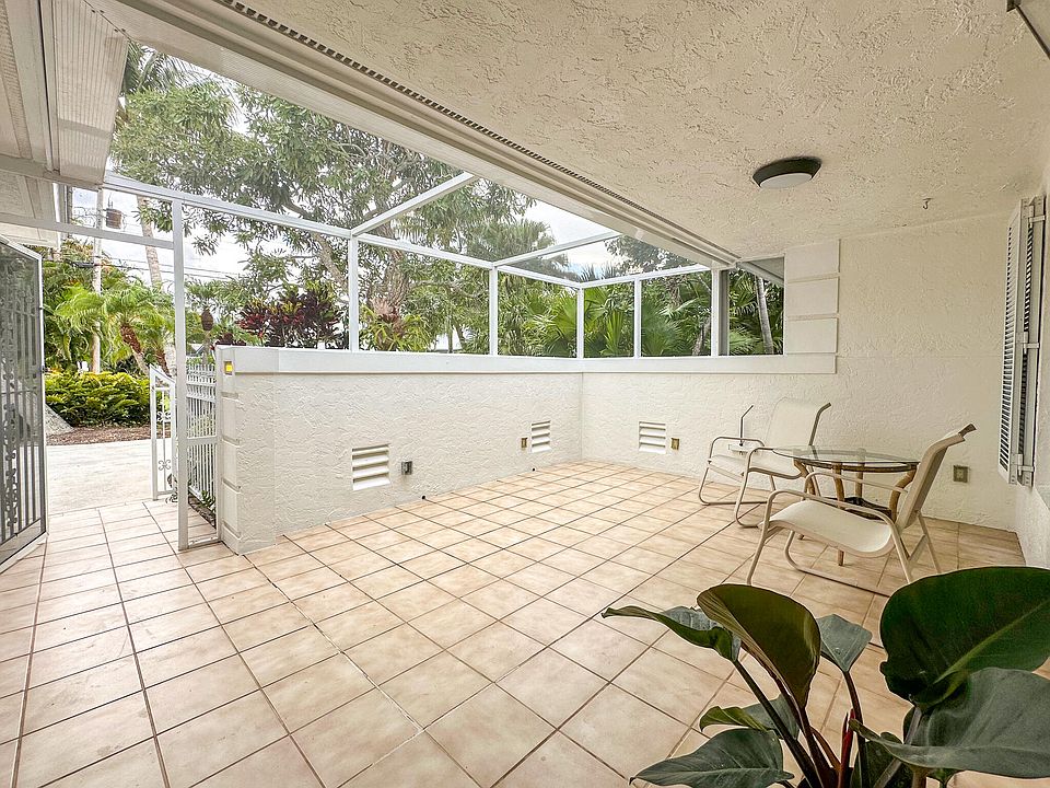 1st image of 30 SW Riverway Boulevard
