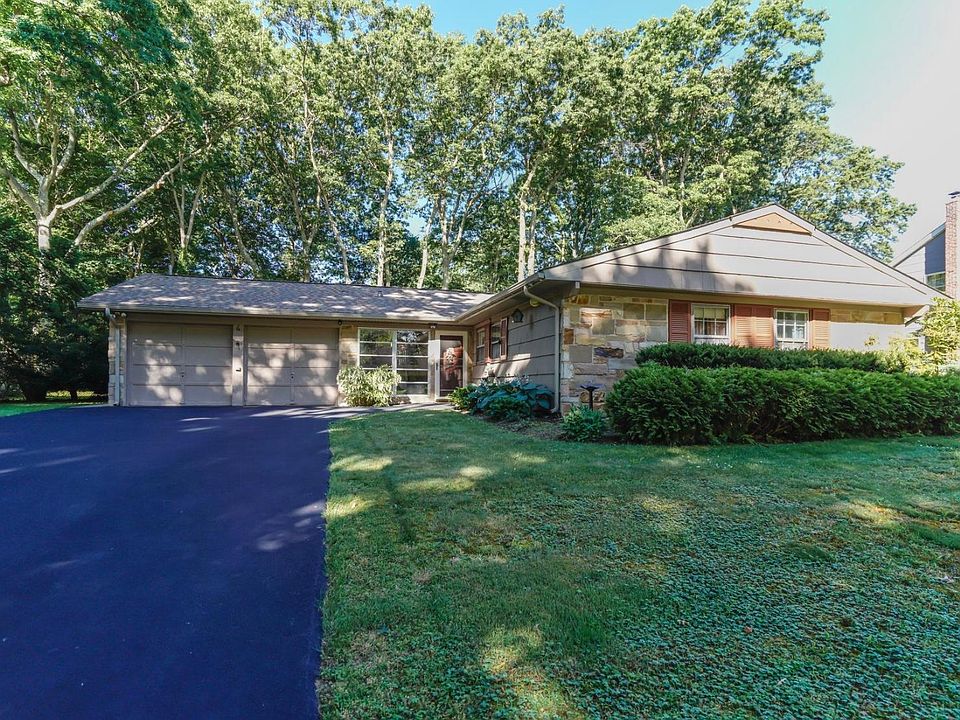 1st image of 4 Saddler Ln
