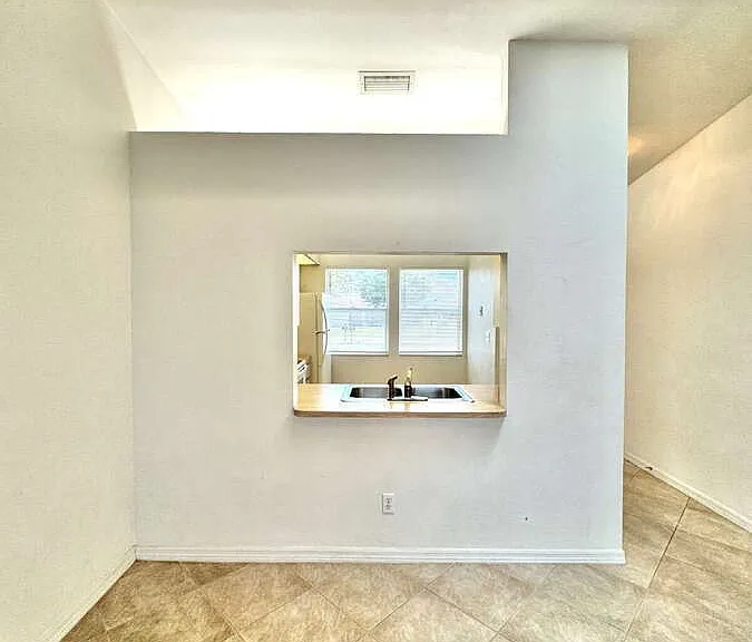 320 SW 3rd Pl #2 — Photo 12