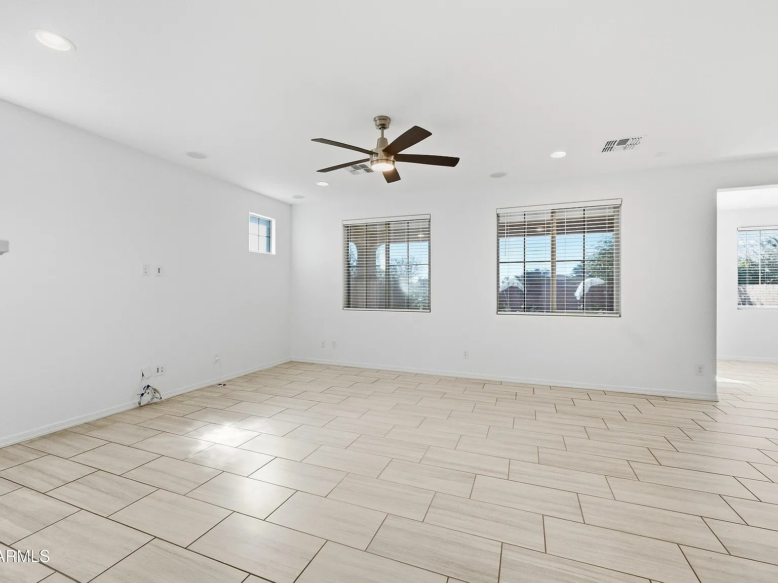 4 bed, 3.0 bath, 2360 sqft, $3,050 — Photo 3