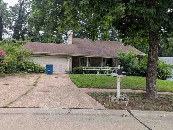12515 Woodstream Dr, Saint Louis, MO 63138