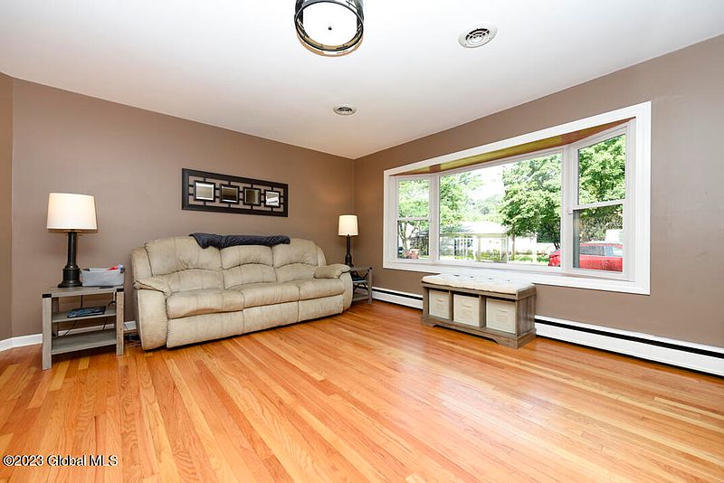 4th image of 38 Norwood Street