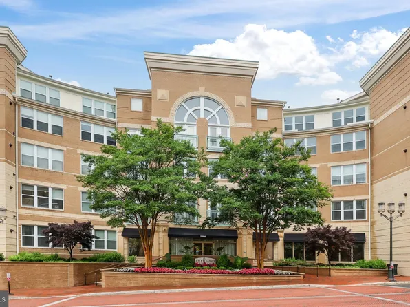 12000 Market St APT 284, Reston, VA 20190
