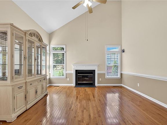 2nd image of 1504 Groveland Trl