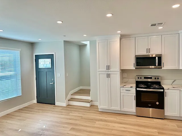 6821 Elgin St — Photo 2