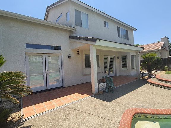 4th image of 884 Redwood Cir #1