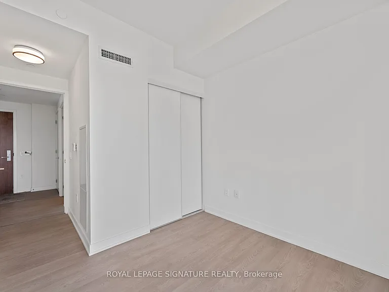 15 Queens Quay E #3305 — Photo 11