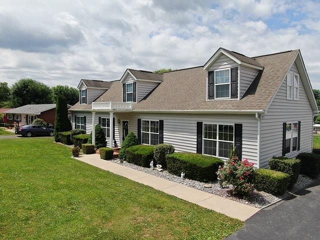 1st image of 235 Glenrochie Dr