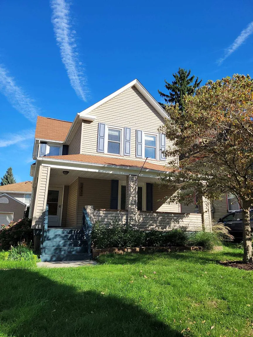1437 Wyandotte Ave photo 1