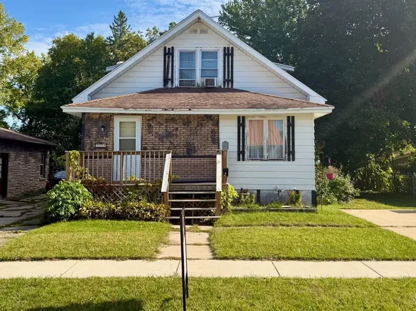 134 N Adams St, Oconto Falls, WI 54154