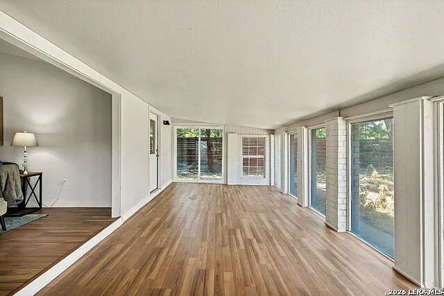 4 bed, 2.0 bath, 2092 sqft, $2,200 — Photo 4