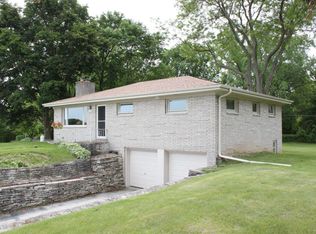 18885 N Hills Dr, Brookfield, WI 53045