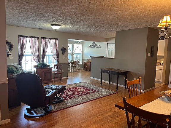2nd image of 9575 Shirewood Ct #9575