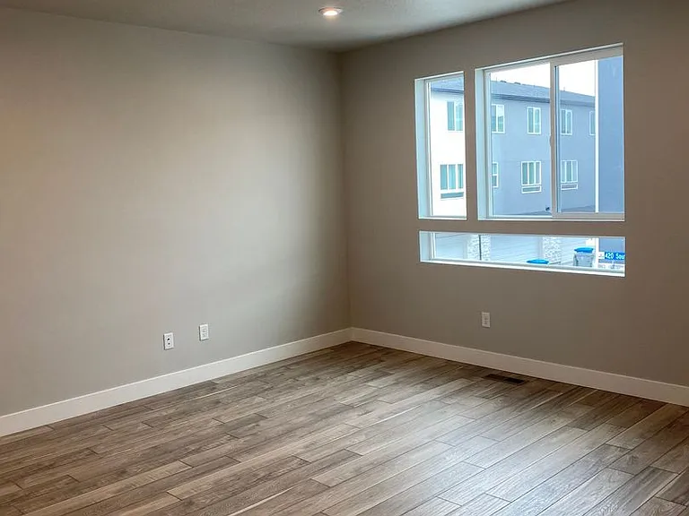 972 W 420 S — Photo 12