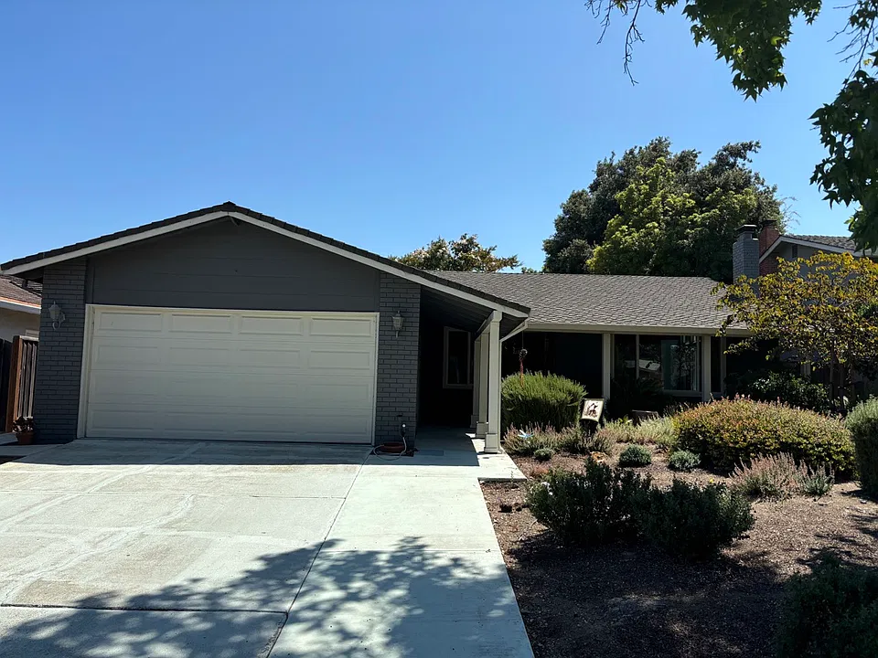 1066 Robbia Dr