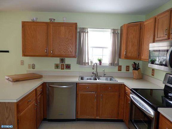 5th image of 301 Revere Ct
