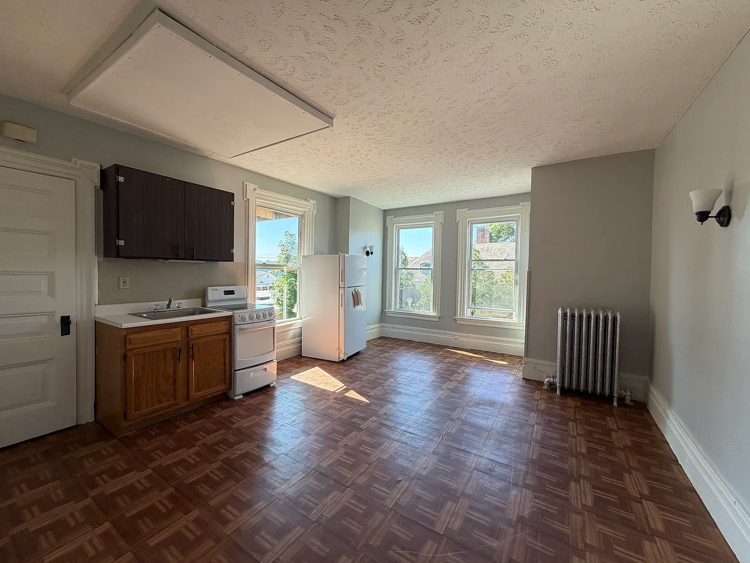 Studio, $900 — Photo 2