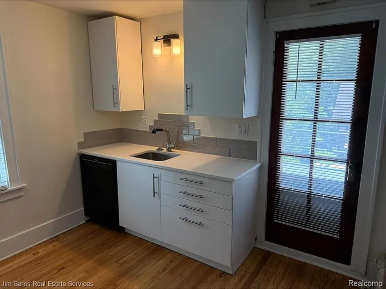 851 Saint Clair St #2 — Photo 4