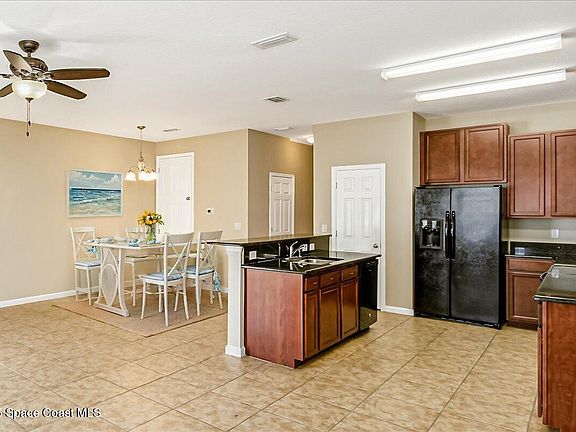 5th image of 2575 Revolution St Unit 106