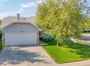 272 NW Covington Rd NE, Calgary, AB T3K 4G2