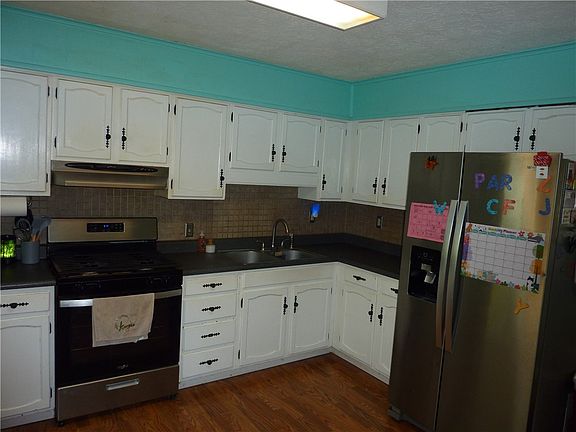 3rd image of 922 Williams St