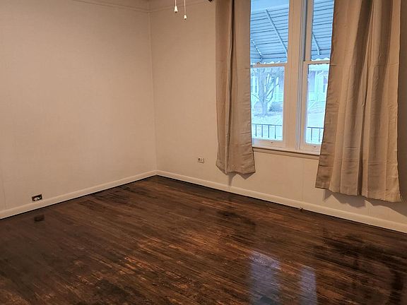 2nd image of 624 Elliott Ave
