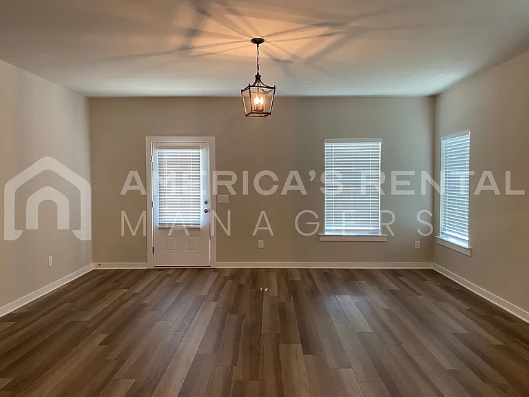 285 Avalon Way — Photo 2