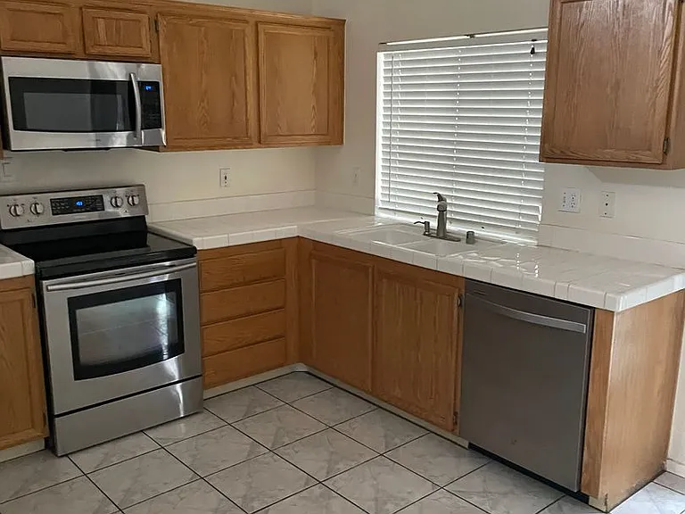 4804 Marblecrest Ct — Photo 3