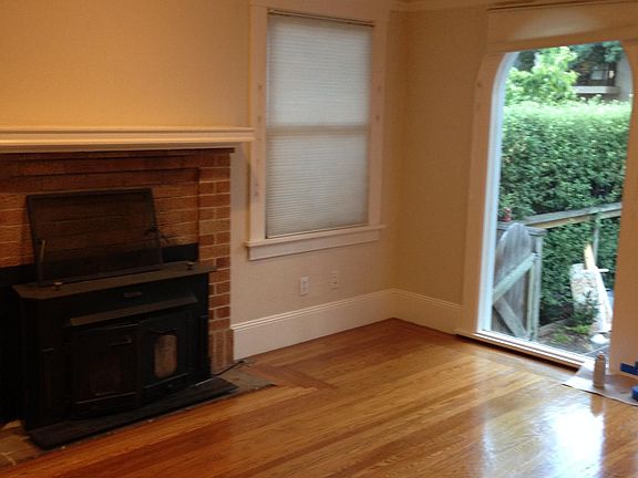 3rd image of 1294 Hoover St