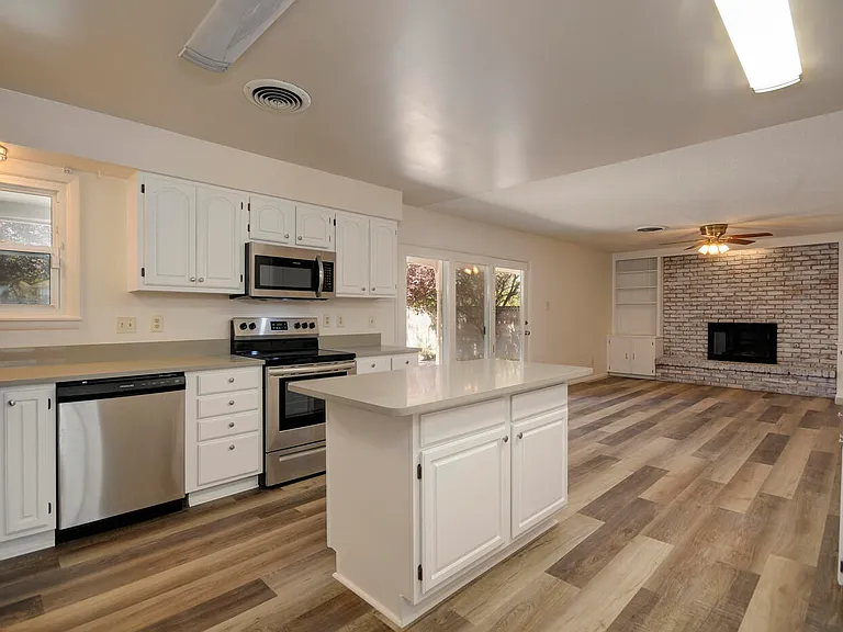 4631 Sherwood St NE — Photo 8
