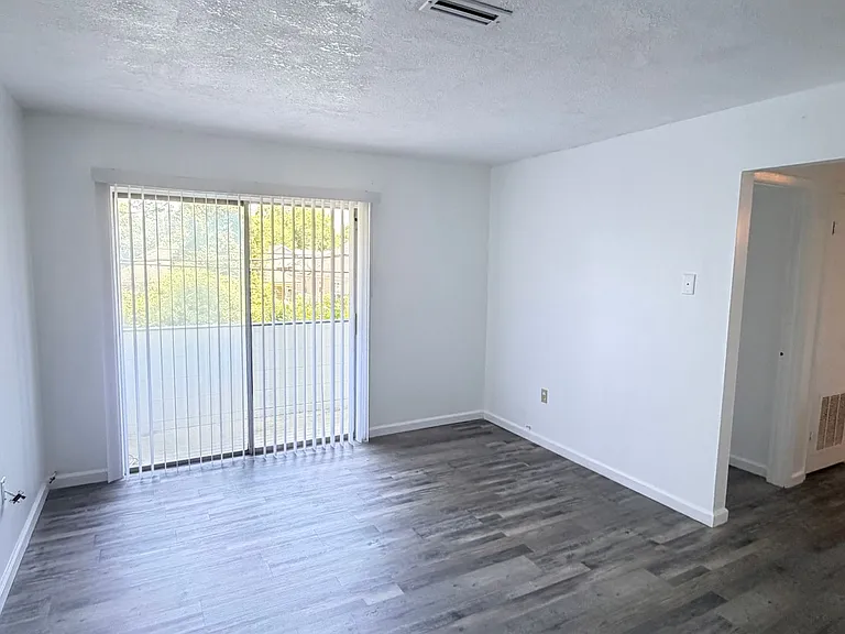 4114 Oak Dr — Photo 6