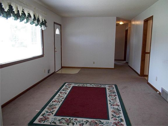 3rd image of 1800 N 83rd Ter