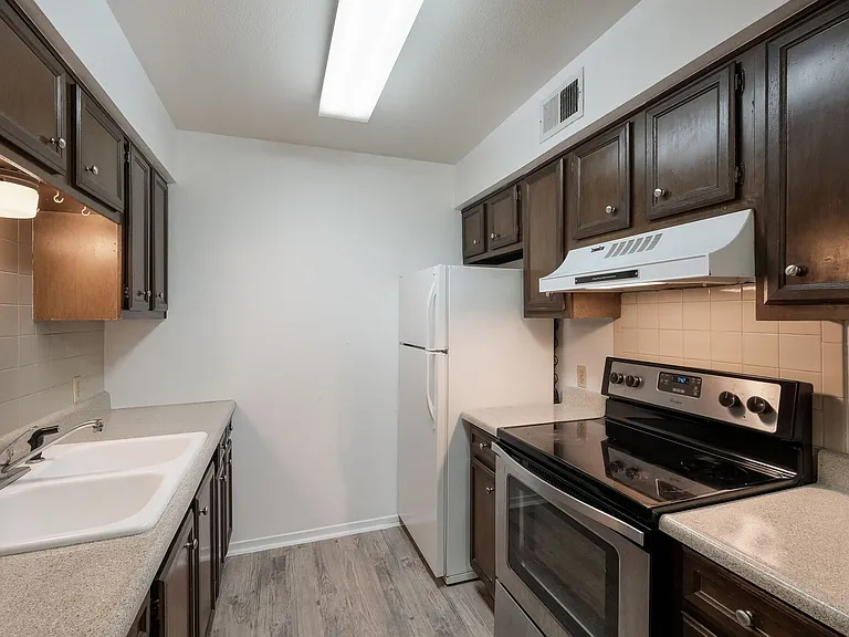 305 W Woodlawn Ave #103 — Photo 9