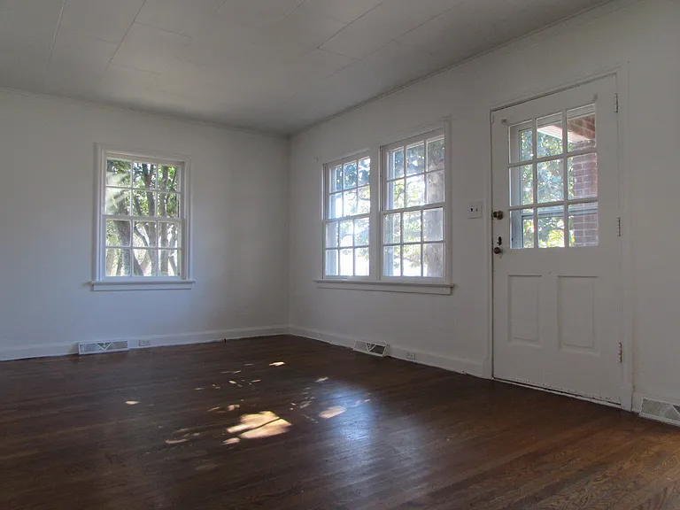 322 W McCubbins St — Photo 3