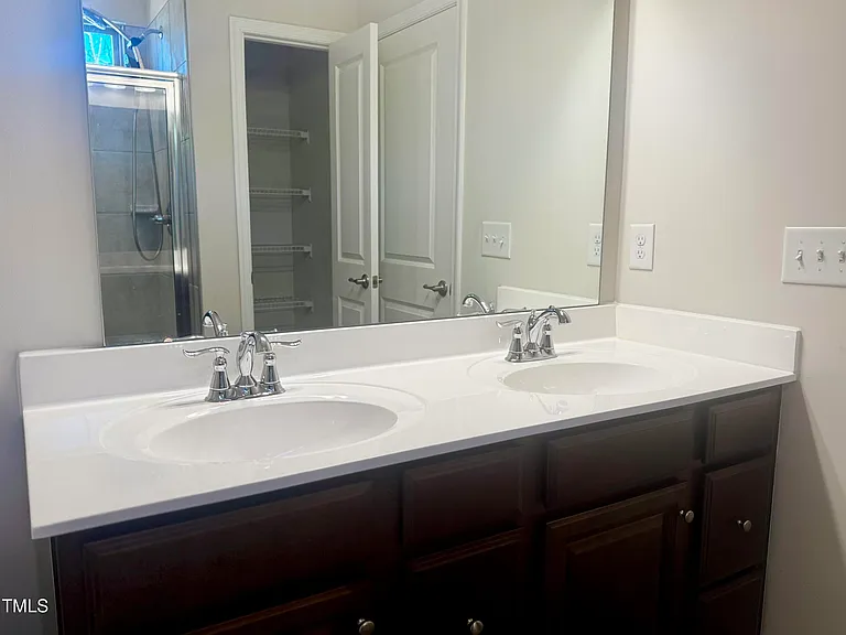 946 Channing Park Cir — Photo 35