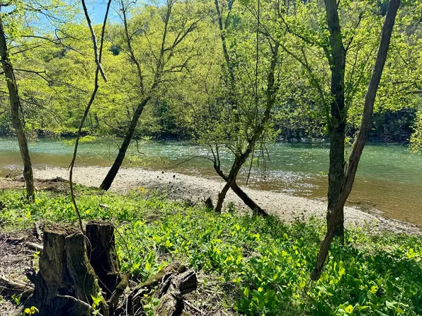 185 Meadowlark Flds, Alderson, WV 24910