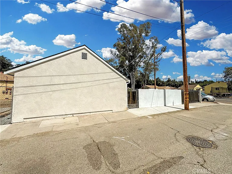 4187 Dwight Ave — Photo 16
