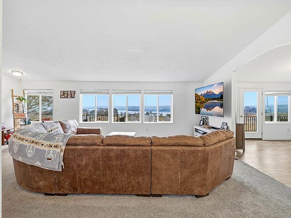 4th image of 543 Lakeview Dr