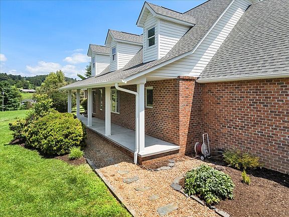 4th image of 209 Phlegar Hill Rd NE