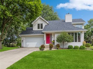 6013 Sunset Ln, Johnston, IA 50131