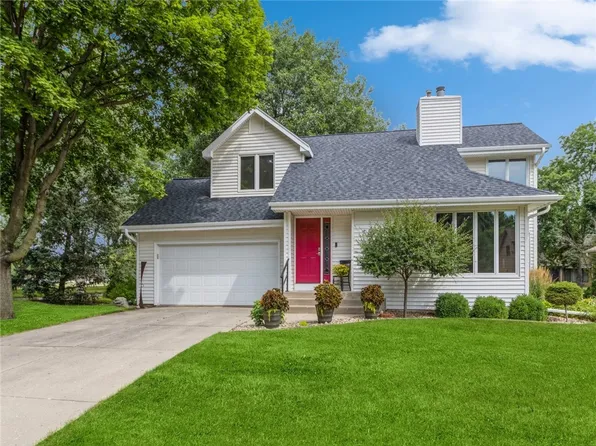 6013 Sunset Ln, Johnston, IA 50131