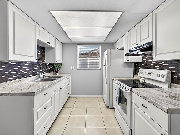 5th image of 4647 Mayflower Dr