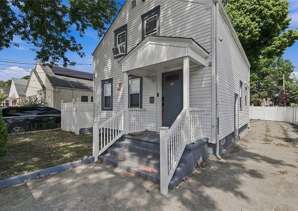 1st image of 19 Carr St