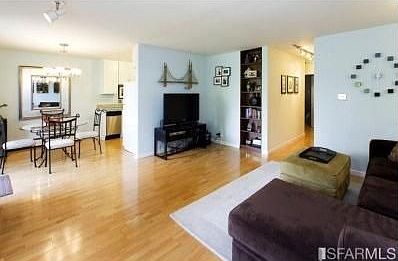 2nd image of 230 Grattan St