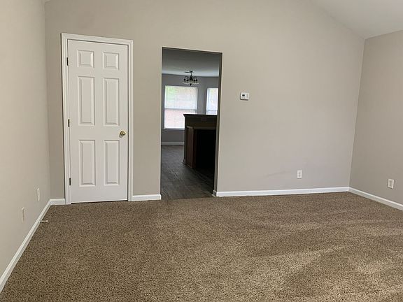 4th image of 913 Meadow Oak Dr