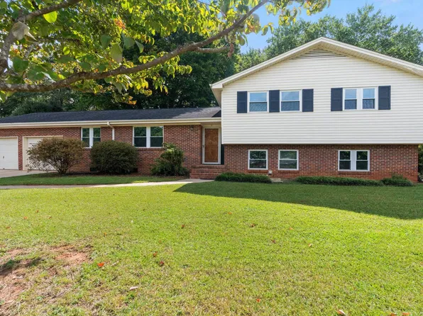 7 Dublin Ct, Greenville, SC 29615