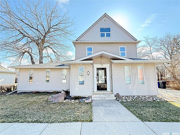 2nd image of 408 Assiniboia STREET