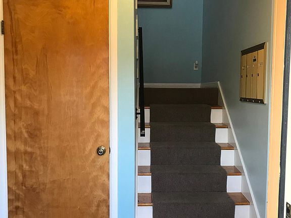 3rd image of 619 Wiltshire Blvd APT 1