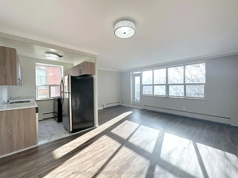 276 Saint Clair Ave W #304 — Photo 1